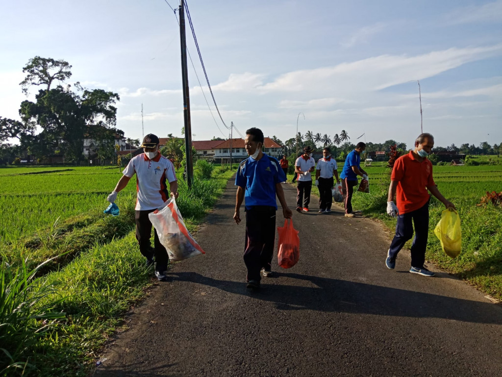 Kegiatan Jumat KRIDA di Desa Wisata Petang,Barat Kembengan Sari